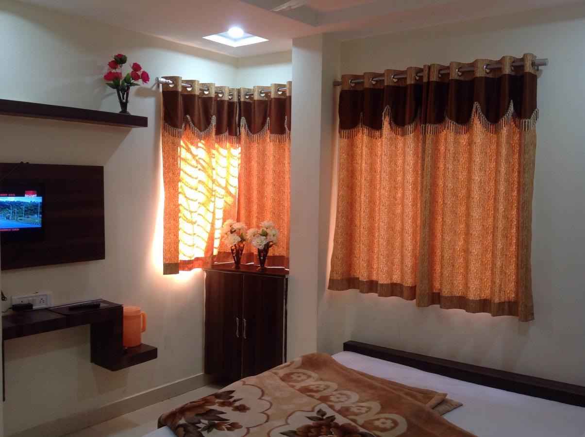 Hotel Vrandavan Palace Near Mahakal Temple Ujjain Bagian luar foto