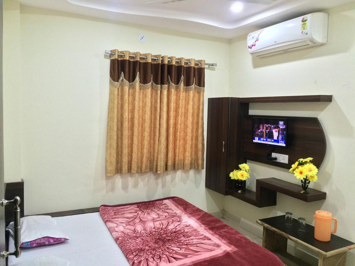 Hotel Vrandavan Palace Near Mahakal Temple Ujjain Bagian luar foto