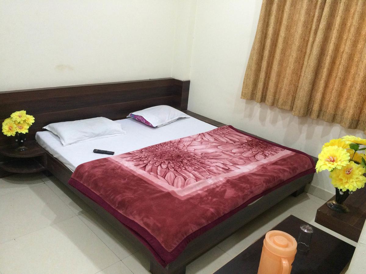 Hotel Vrandavan Palace Near Mahakal Temple Ujjain Bagian luar foto