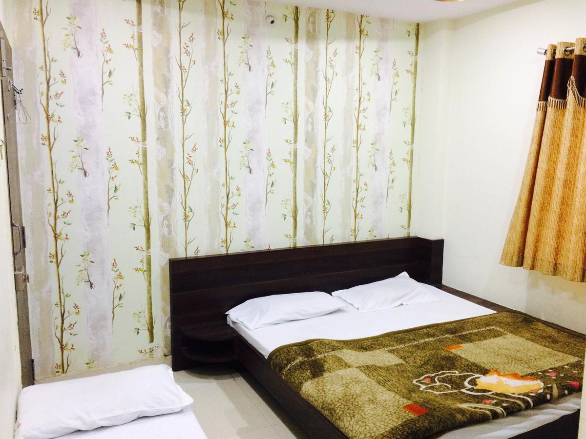 Hotel Vrandavan Palace Near Mahakal Temple Ujjain Bagian luar foto