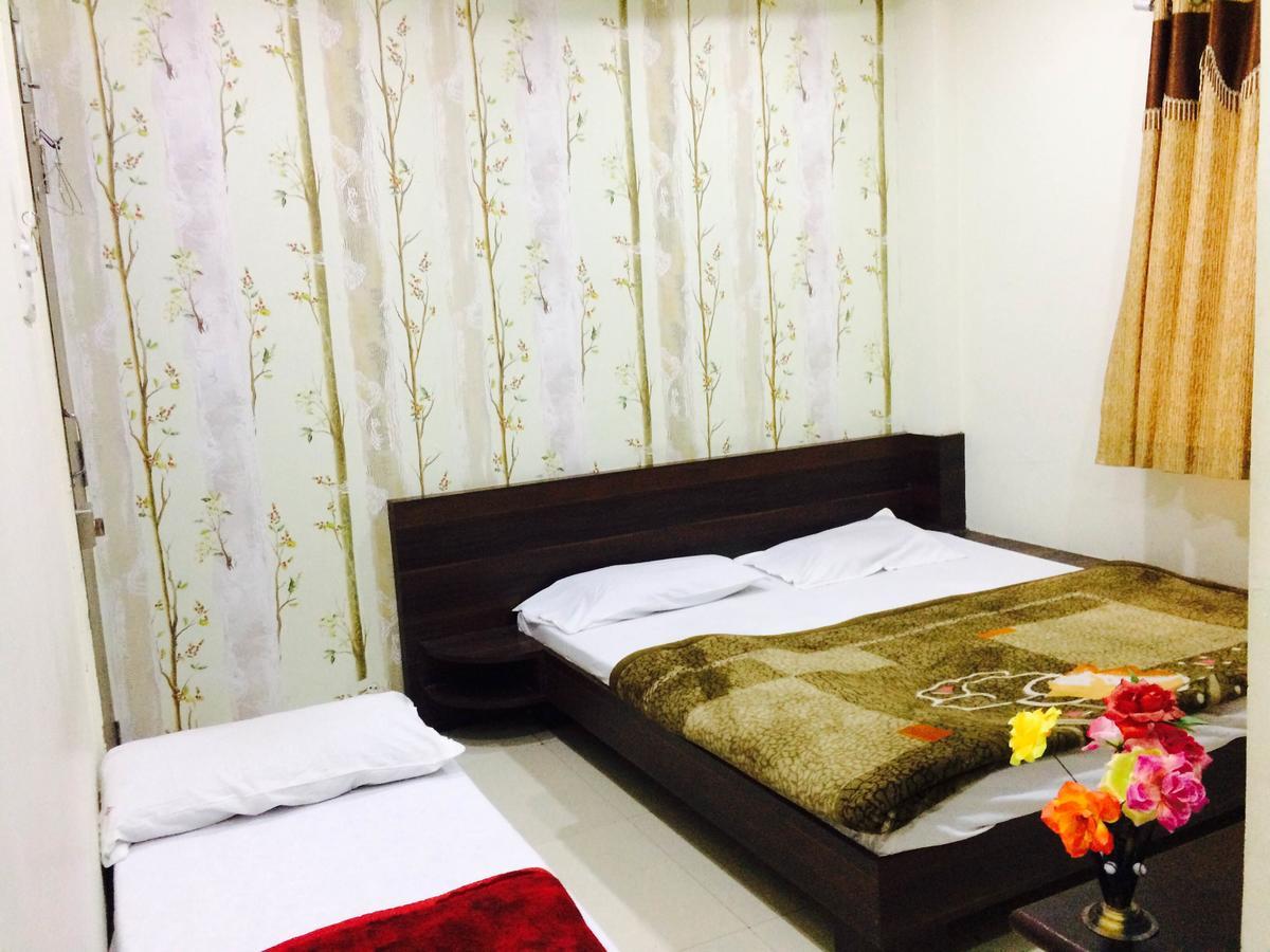 Hotel Vrandavan Palace Near Mahakal Temple Ujjain Bagian luar foto