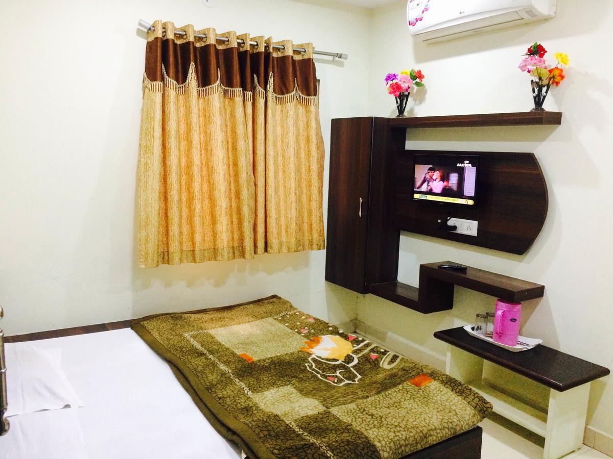 Hotel Vrandavan Palace Near Mahakal Temple Ujjain Bagian luar foto